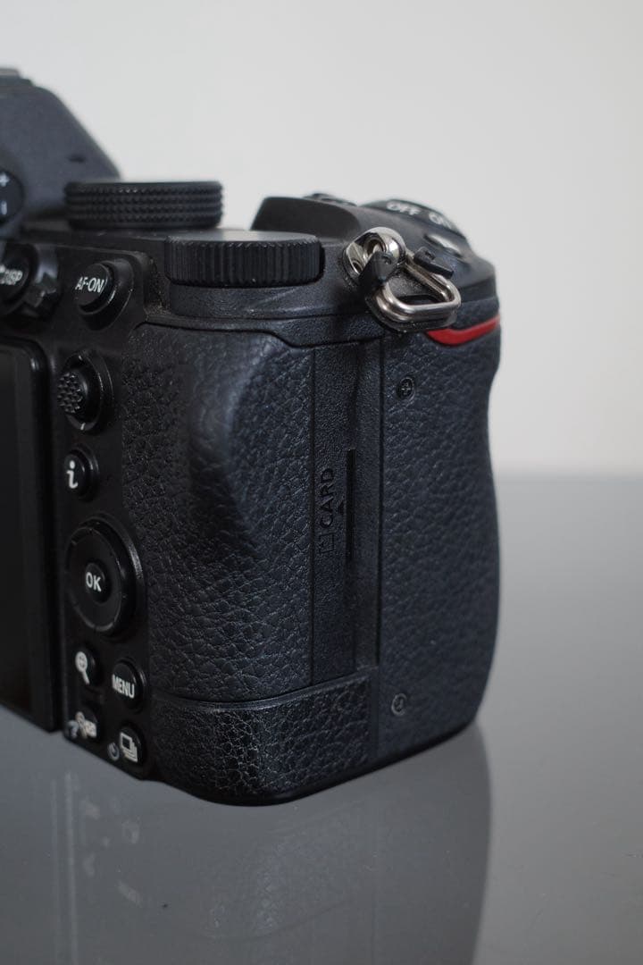 NikonZ5 フルサイズミラーレスボディ　バッテリー＋ストラップ付属　動作良好