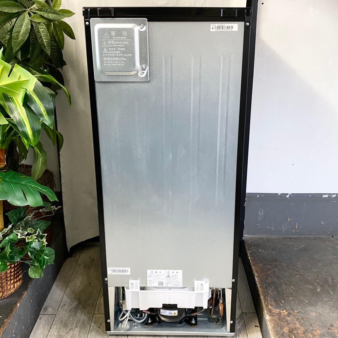 人気のブラックガラスドア！かなりカッコいい！どっちも付け替え♪冷凍冷蔵庫152L