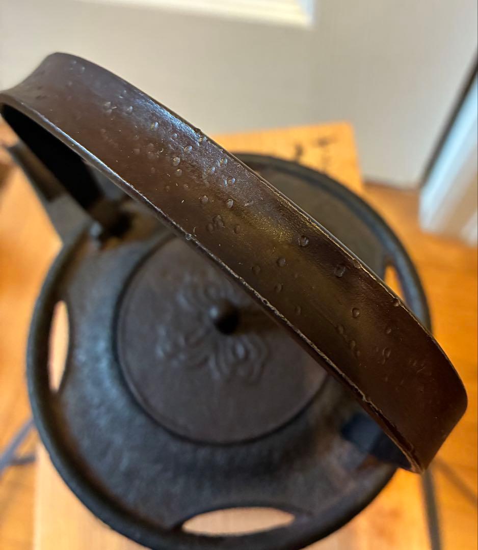 釜師浄義作　七宝透　銚子　鉄製　在銘　共箱　陶器蓋有り