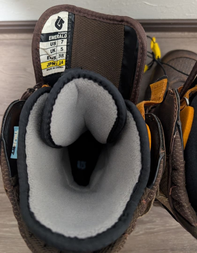 ブラウン スノーボードブーツ 女性用　バートン　エメラルド　BURTON