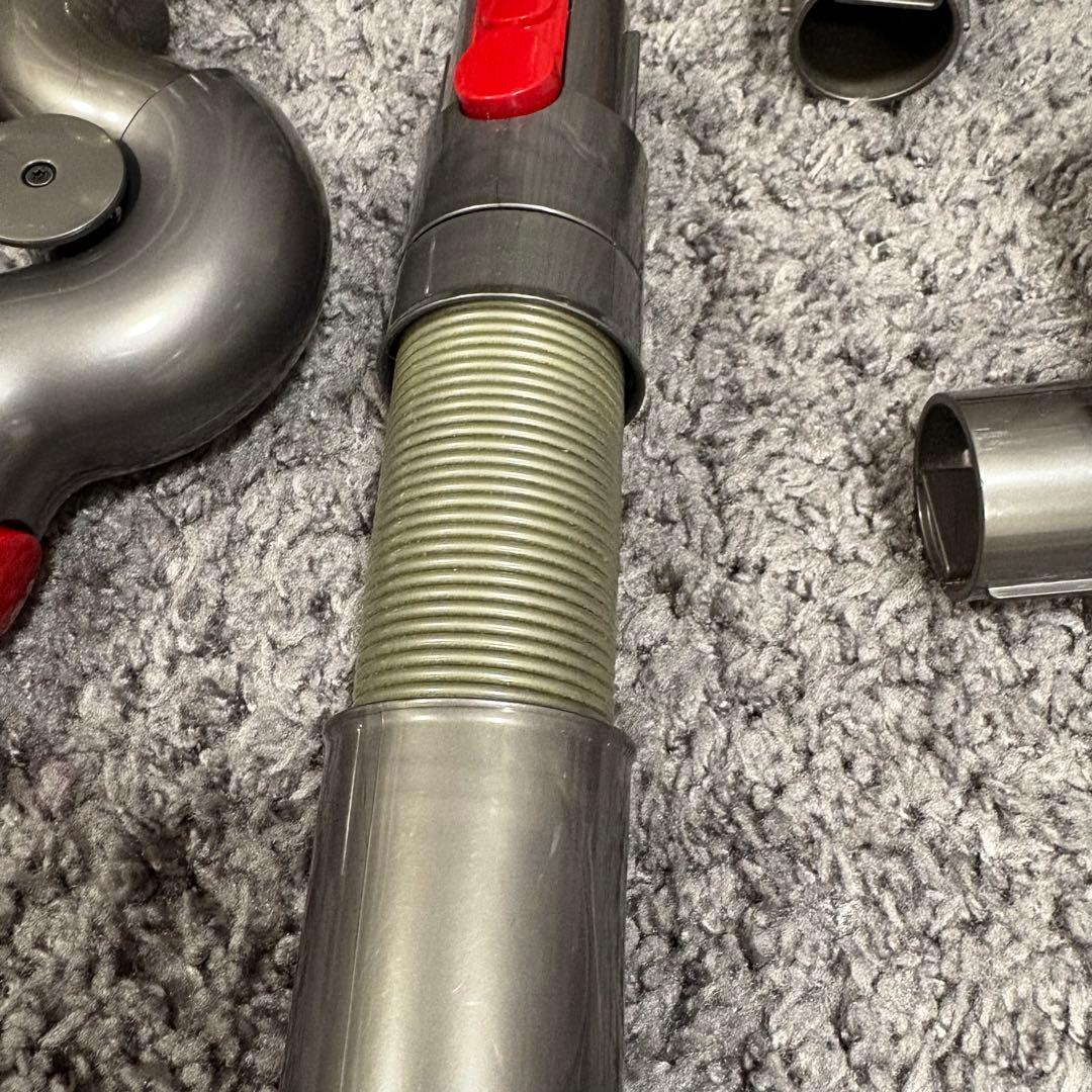 Dyson v8 fluffy+ 本体 各種アタッチメント付き