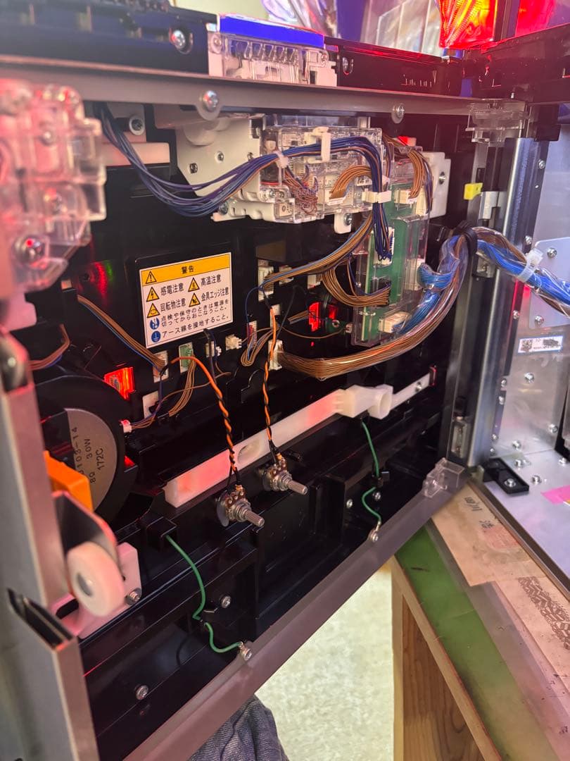 送料無料自宅配達　主役は銭形４　スマスロ　パチスロ実機　不要機付