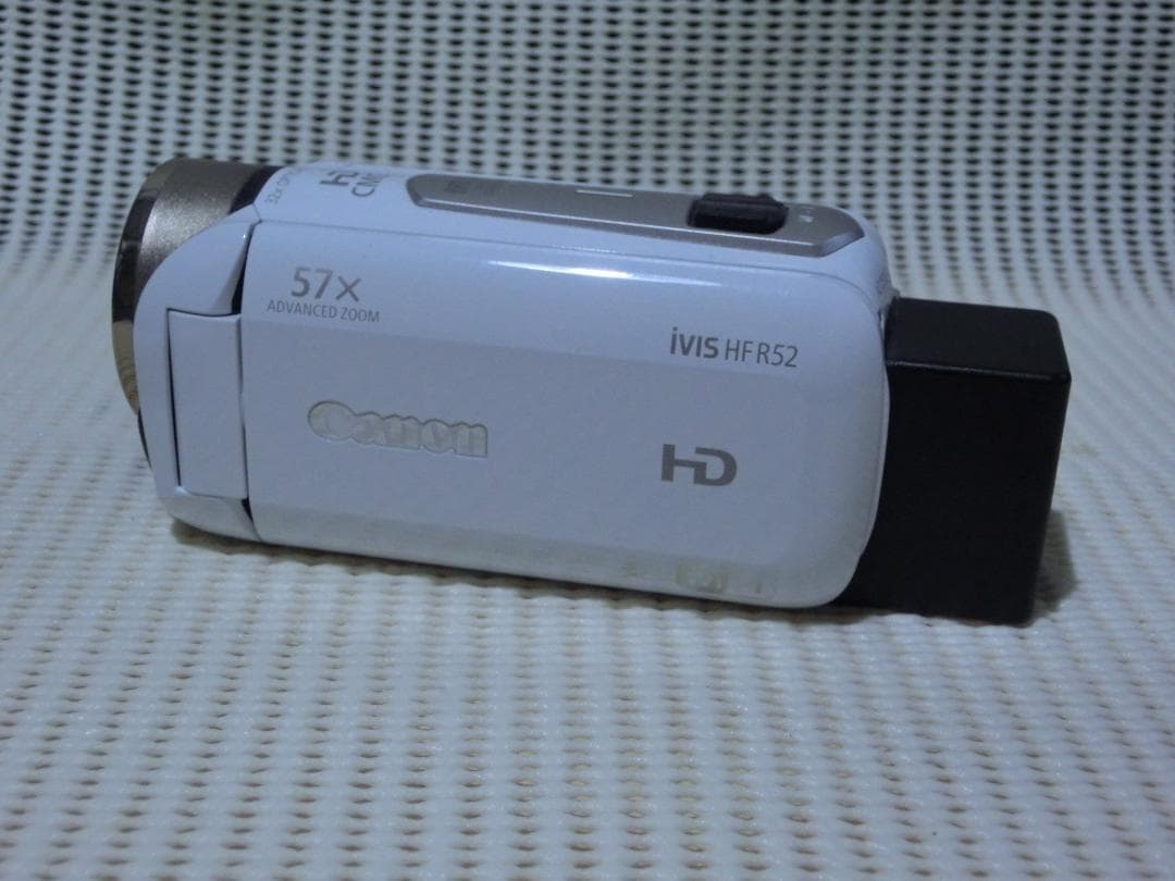 m*i様 ビデオカメラ　キャノン　iVIS HF R52　バッグ他付属品付き