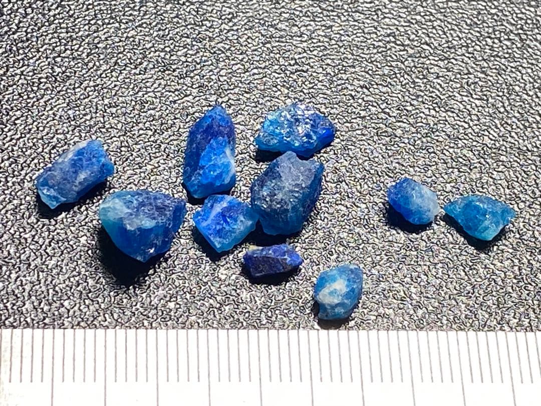 ハユーン　クリスタル　アウイン　アウイナイト　10ct コバルトブルー