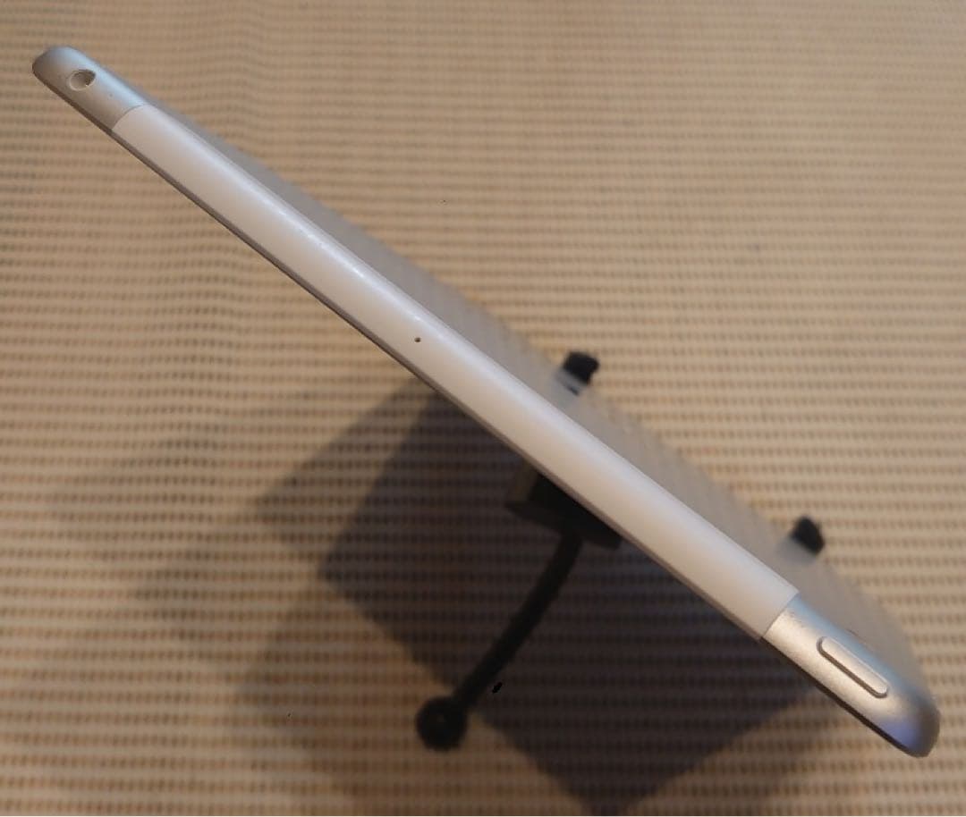 完動品SIMフリー液晶無傷iPad第7世代(A2198)本体32GB KMDFV