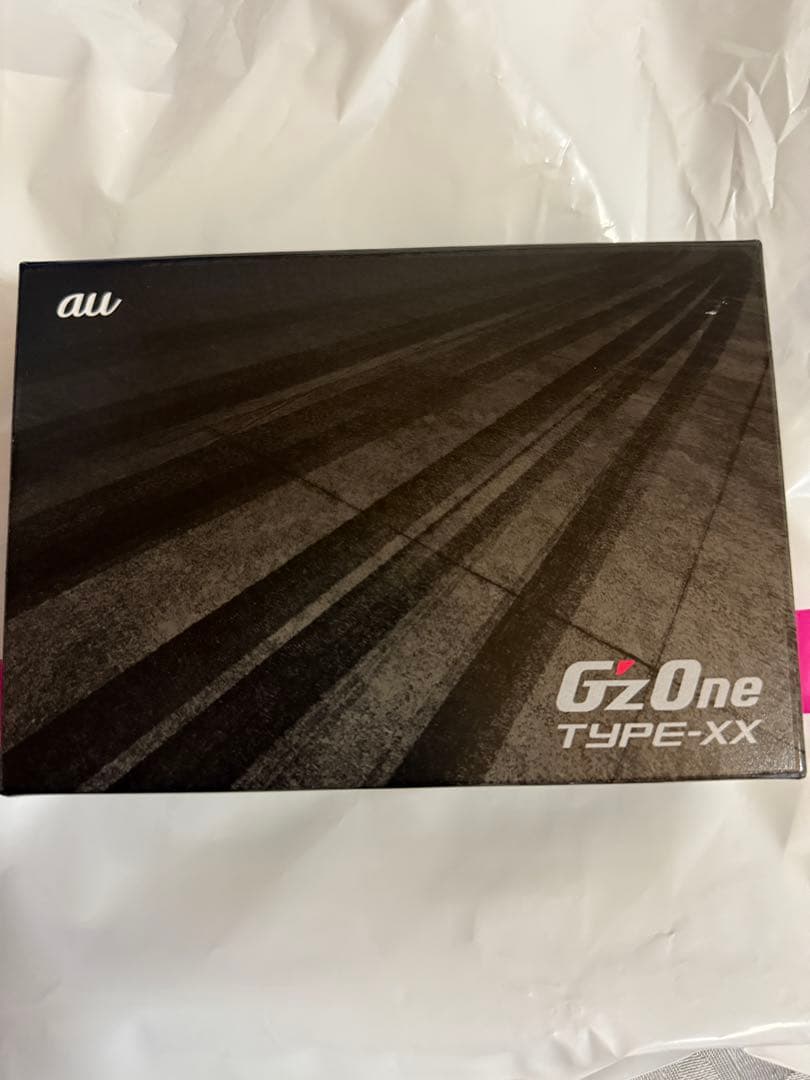 au G'zOne TYPE-XX KYY31 グリーン 新品　SIMフリー