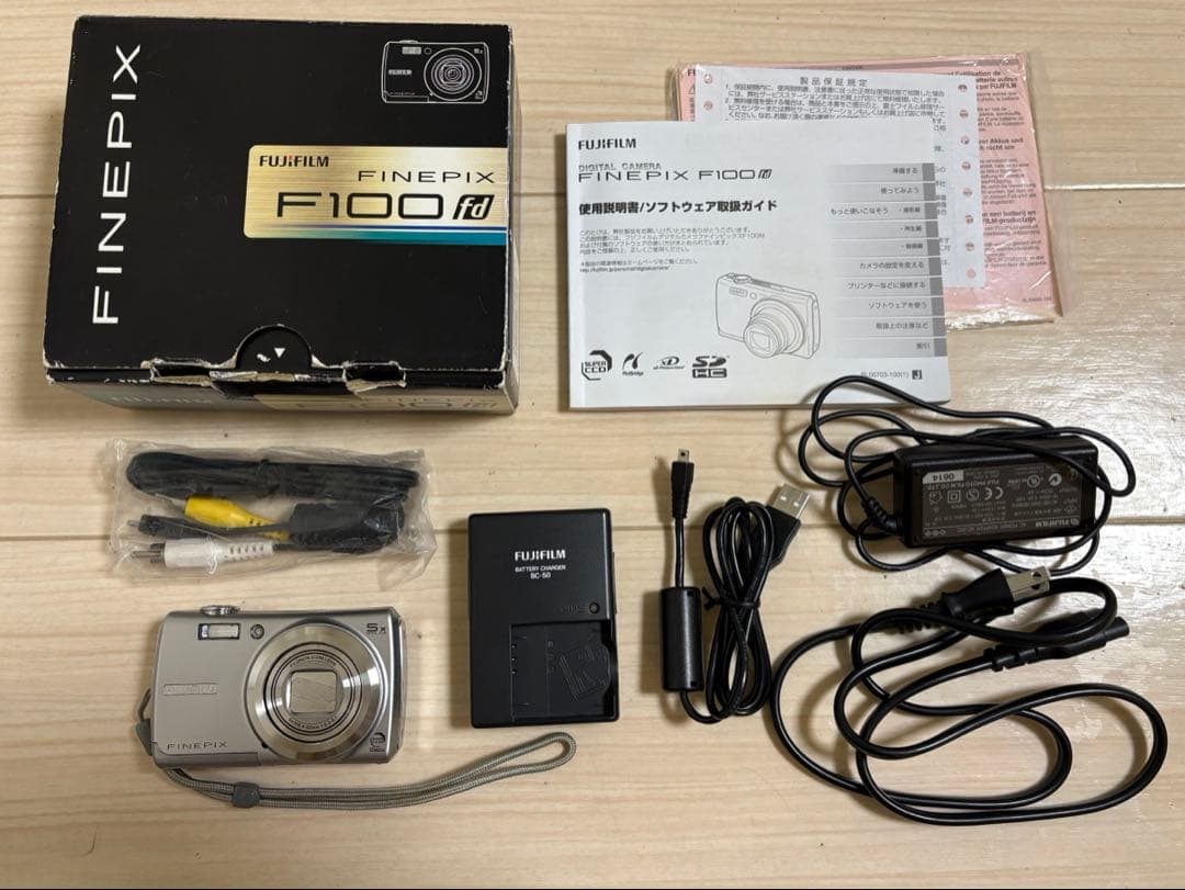 FUJIFILM FINEPIX F100fd デジタルカメラ　動作確認済み