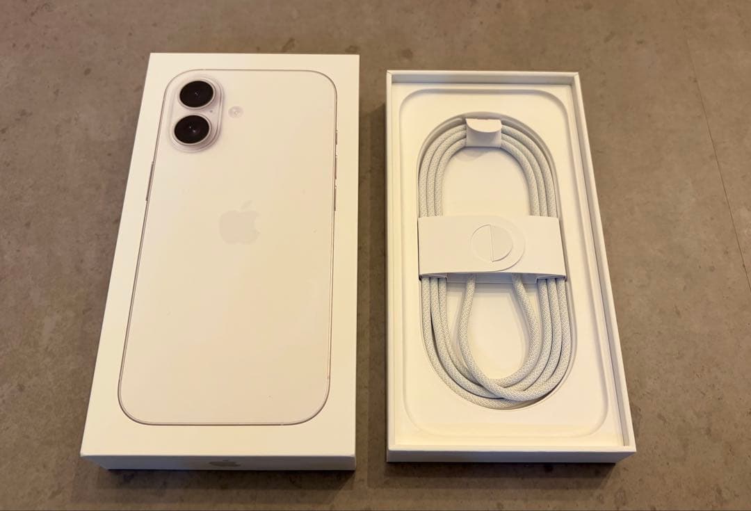 【新品同様】iPhone 17 256GBホワイト 本体 充電ケーブル付