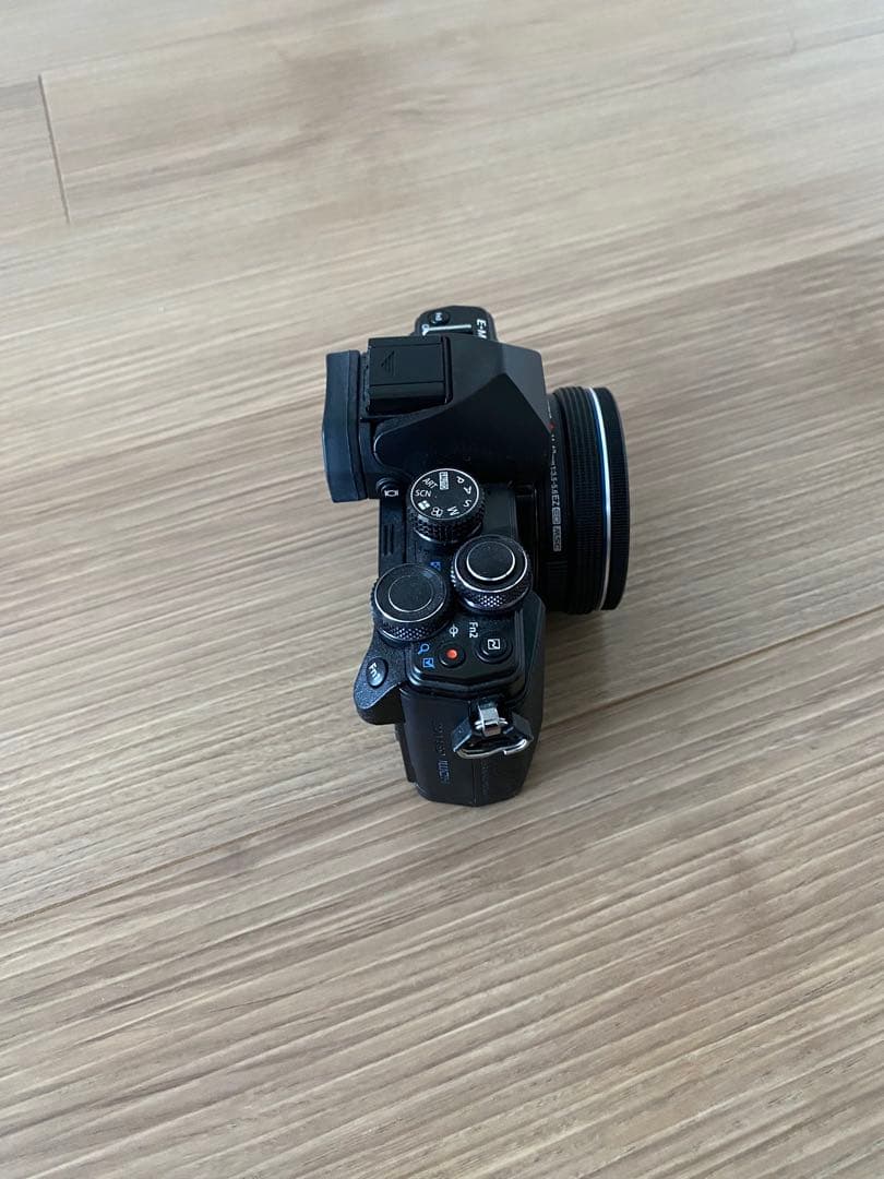 OLYMPUS OM-D E-M10 Mark II 本体 14-42mm