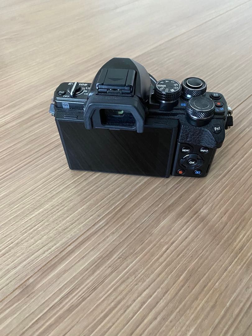 OLYMPUS OM-D E-M10 Mark II 本体 14-42mm