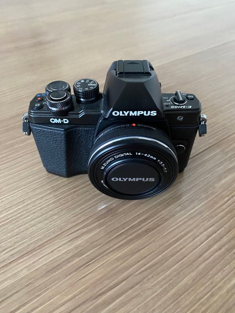 OLYMPUS OM-D E-M10 Mark II 本体 14-42mm