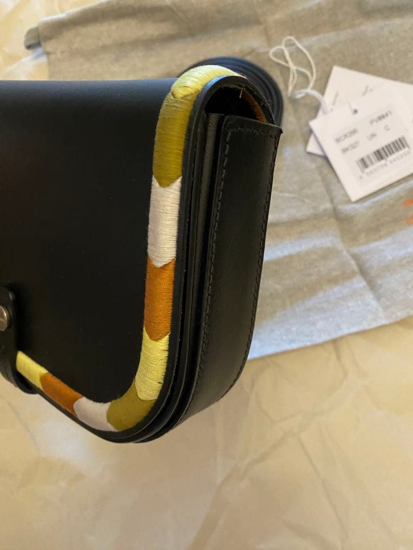 IL BISONTE イルビゾンテ ショルダーバッグ クロスボディ　ブラック