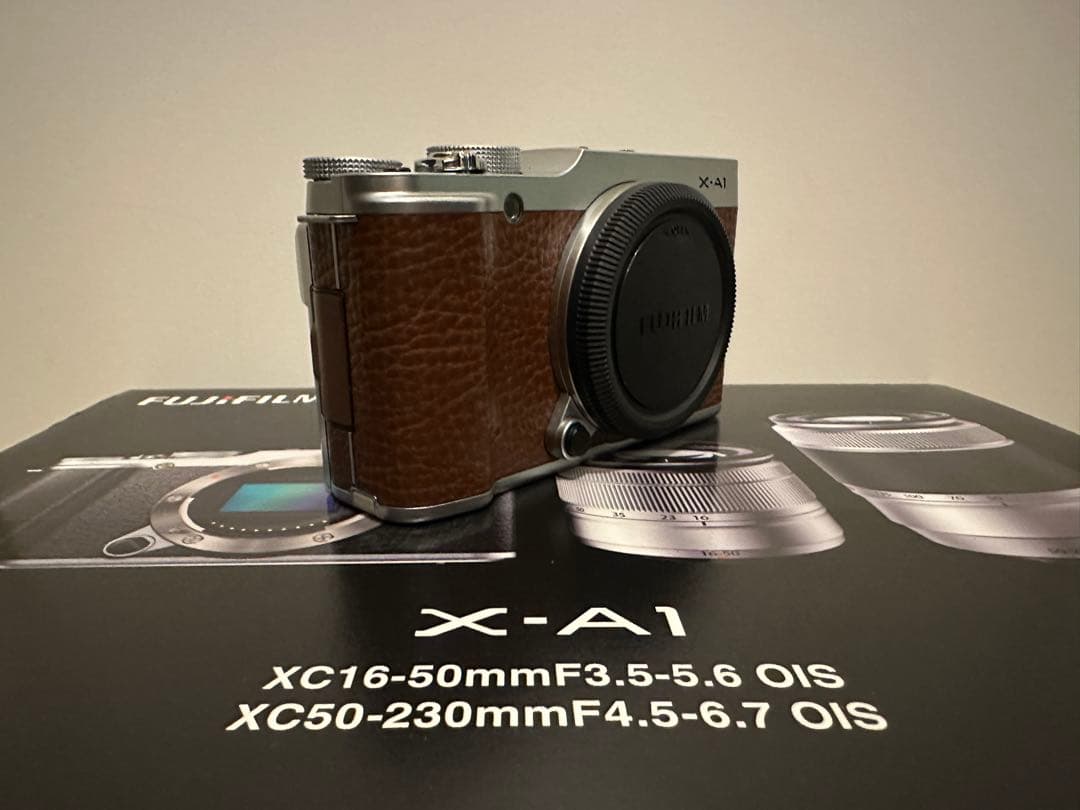 【美品】FUJIFILM X-A1 ダブルズームレンズキット ブラウン