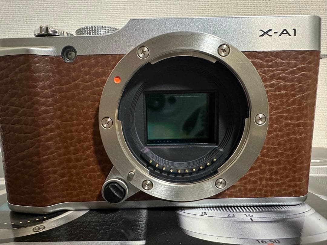 【美品】FUJIFILM X-A1 ダブルズームレンズキット ブラウン