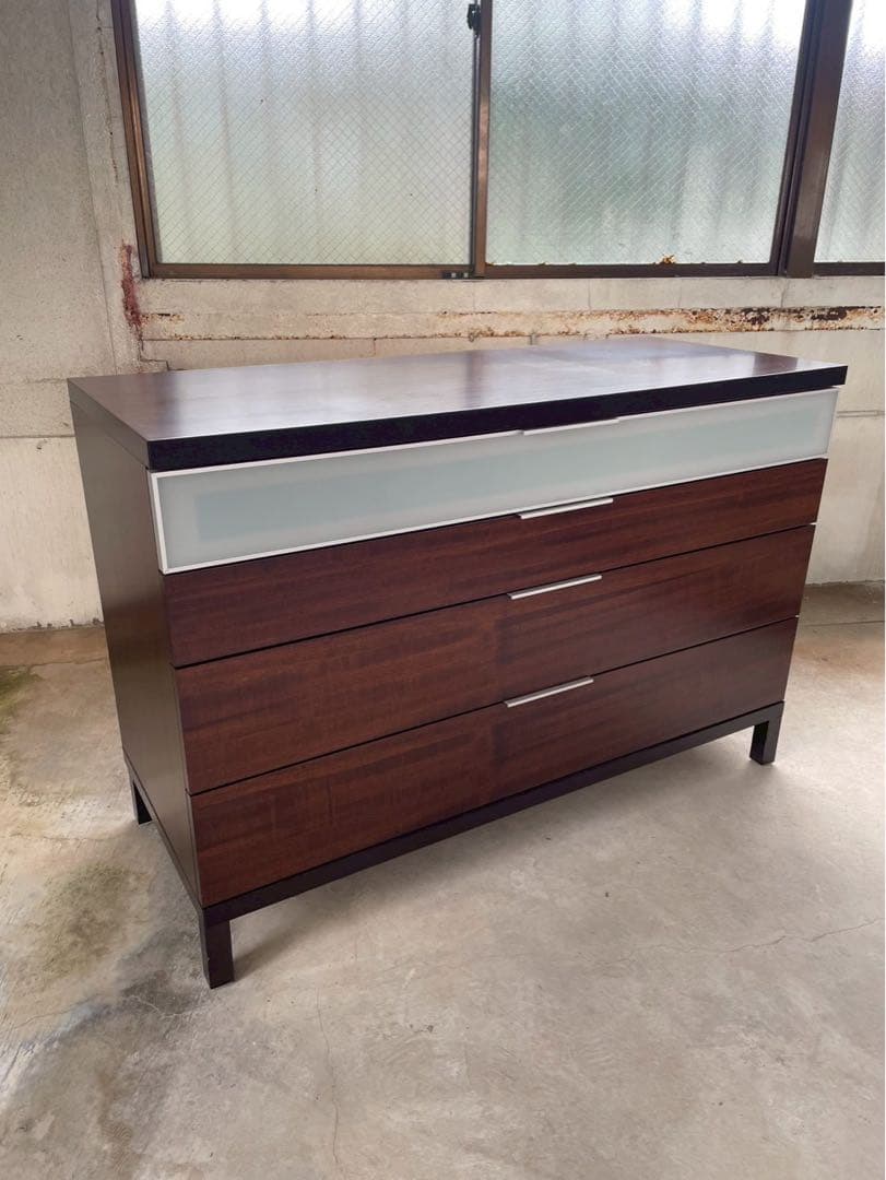 イタリア製　北欧テイスト　脚付チェスト　サイドボード