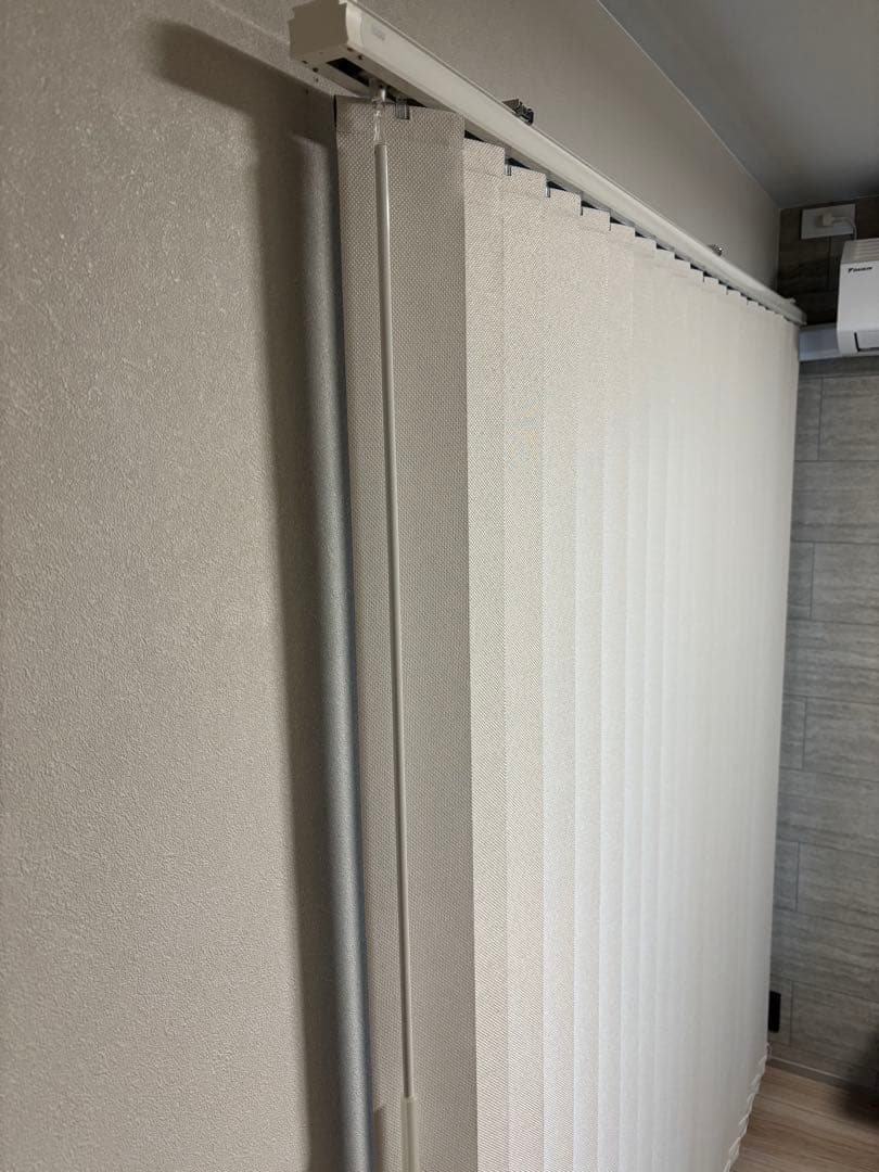 【TOSO】ホワイト バーチカルブラインド（遮光）幅189cm 高さ210cm