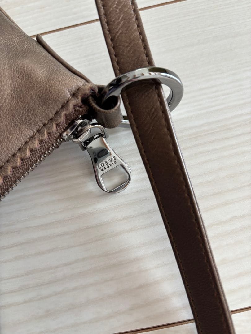 ロエベ　 ロゴデザイン ショルダーバッグ ブロンズ