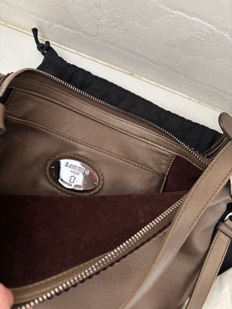 ロエベ　 ロゴデザイン ショルダーバッグ ブロンズ