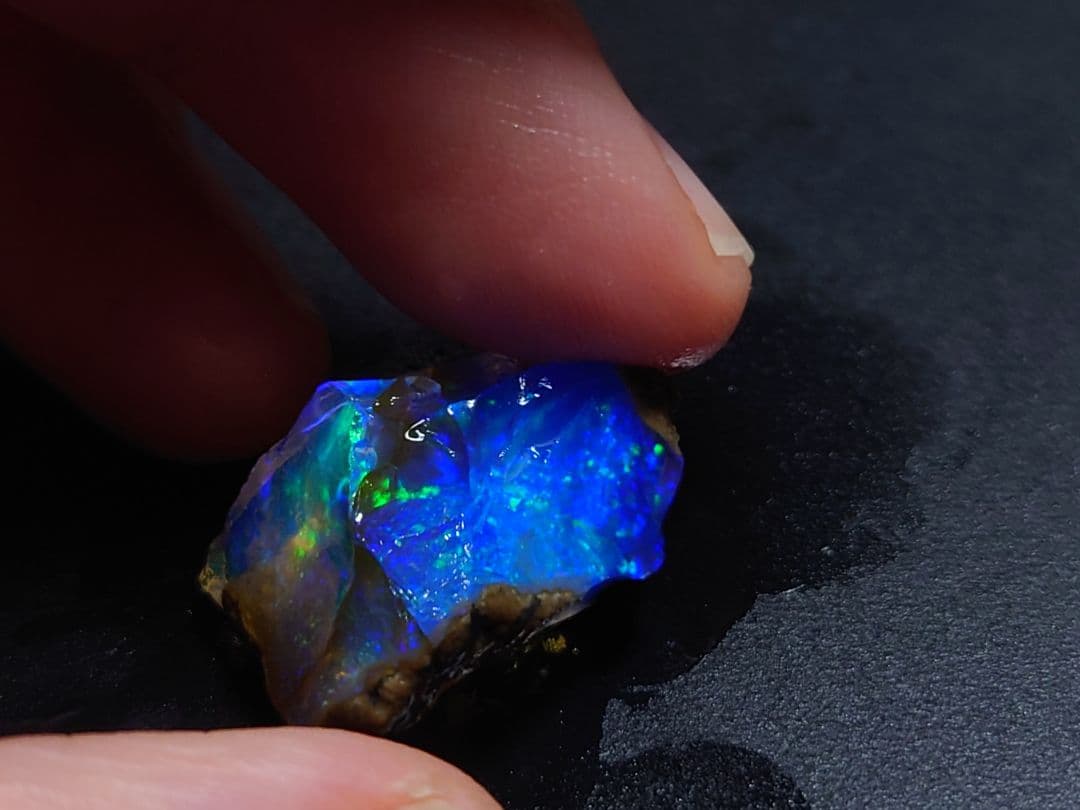 エチオピア　オパール　ピンファイア　星空のような　鉱物　標本　原石　チョーク