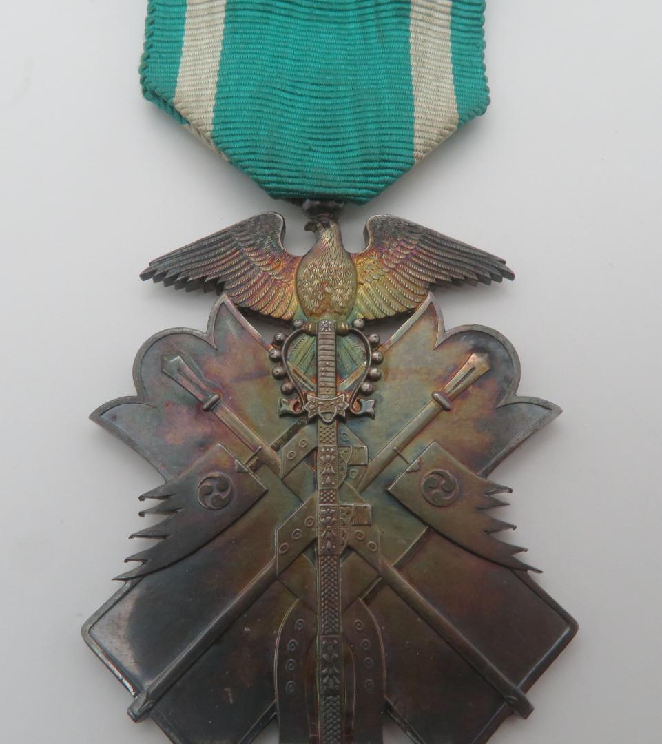 1070、功七級金鵄勲章　 記章 勲章 銀メダル1点