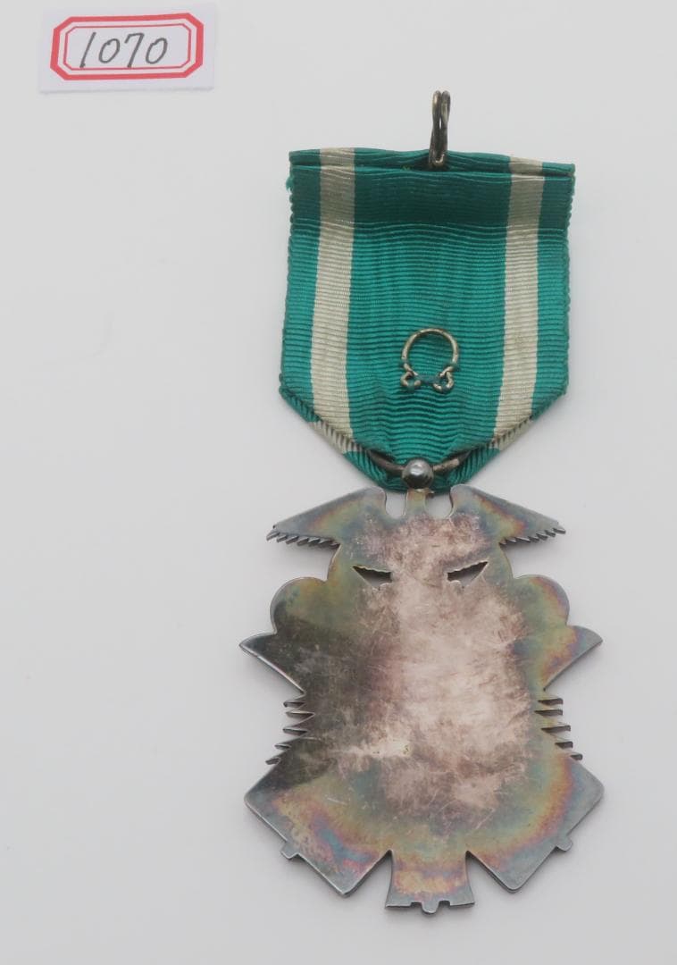 1070、功七級金鵄勲章　 記章 勲章 銀メダル1点