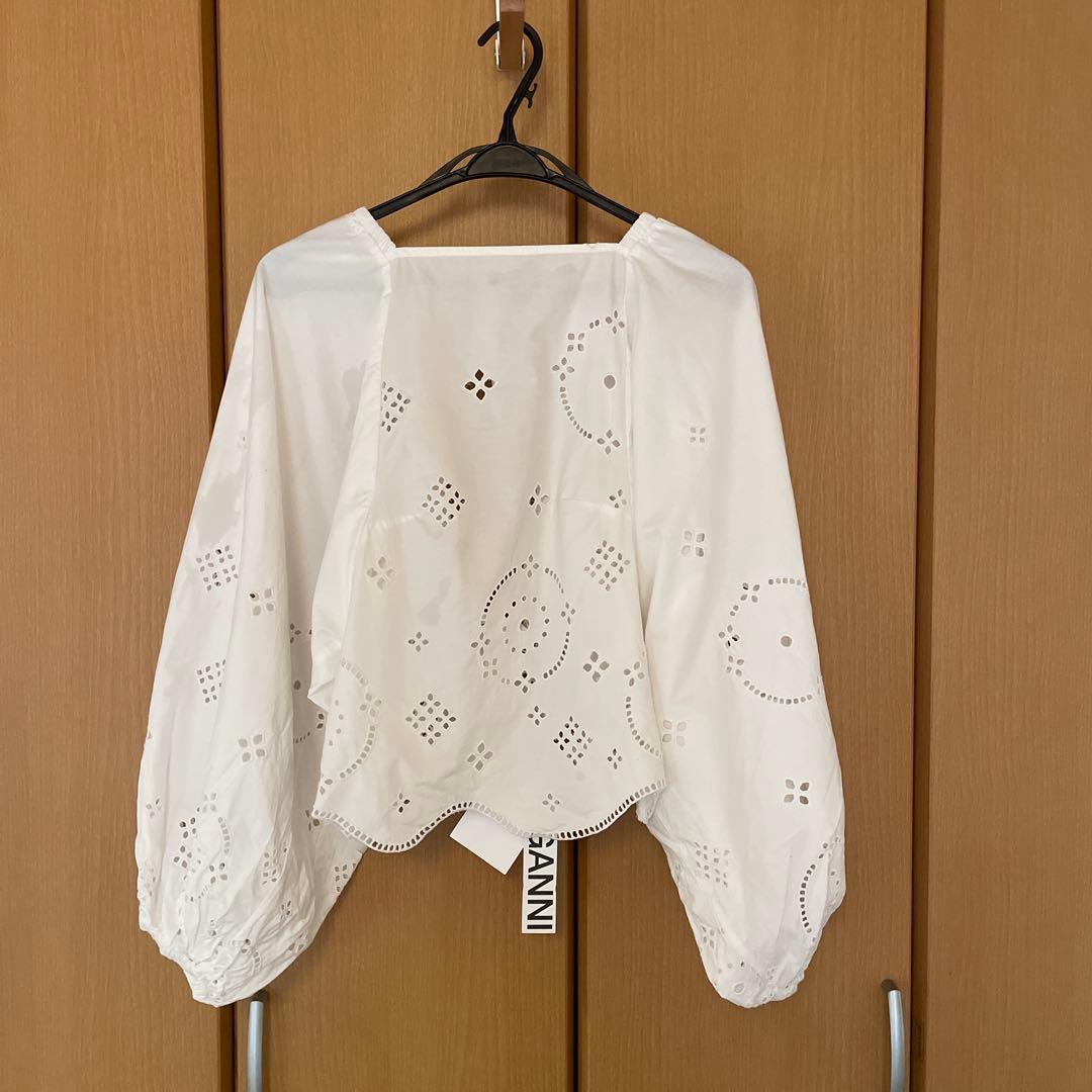 【新品タグ付き】GANNI／ガニー　イギリス刺繍ブラウス　34 白 ※送料込み