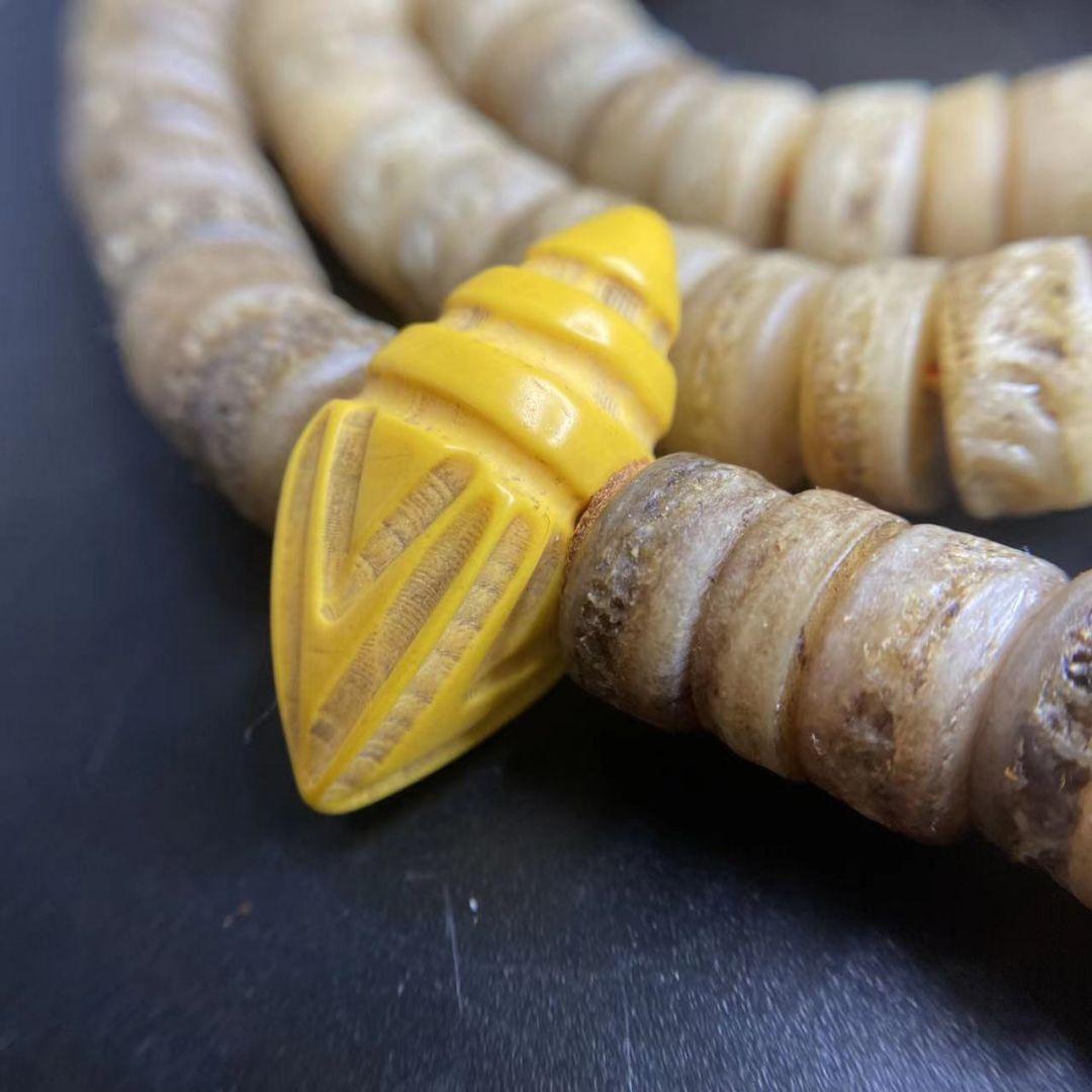 チベット最強のお守り牦牛霊骨ヤク念珠 黄法器 八眼天珠xラクダの骨 屍陀林主彫刻