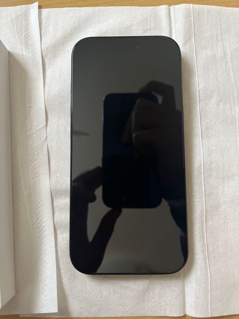 ま*と様 【美品】iPhone16pro 128GB ブラックチタニウム　半年程