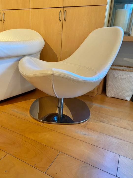 チェア　白レザー