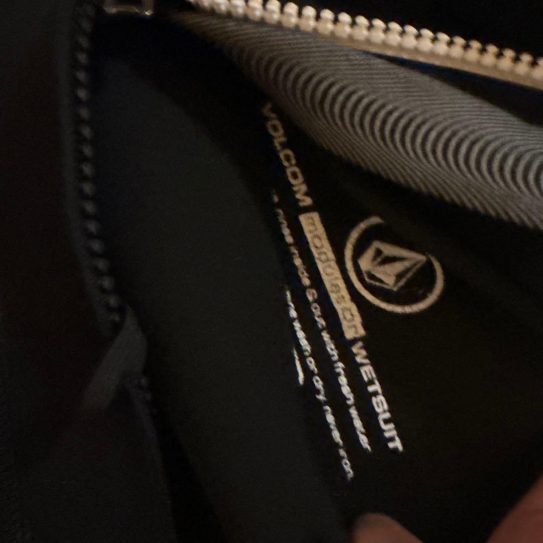 Volcom ブラック フルスーツ フード付きサイズL