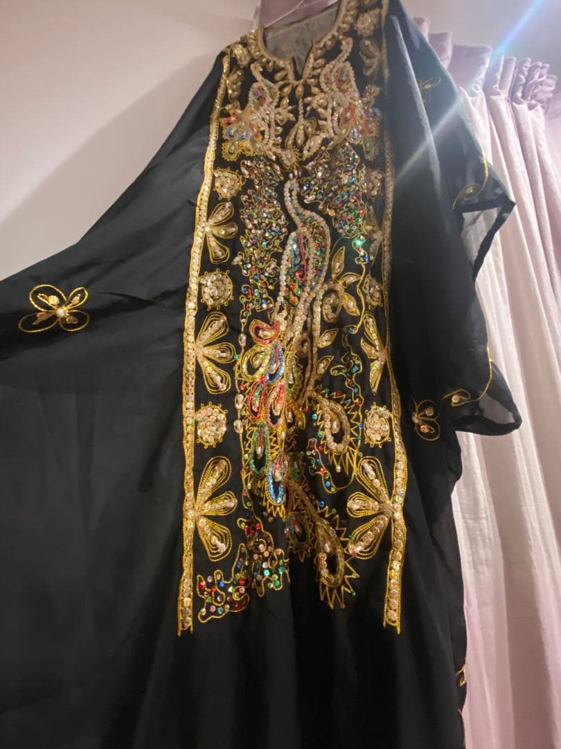 孔雀刺繍　ブラックハリージドレス