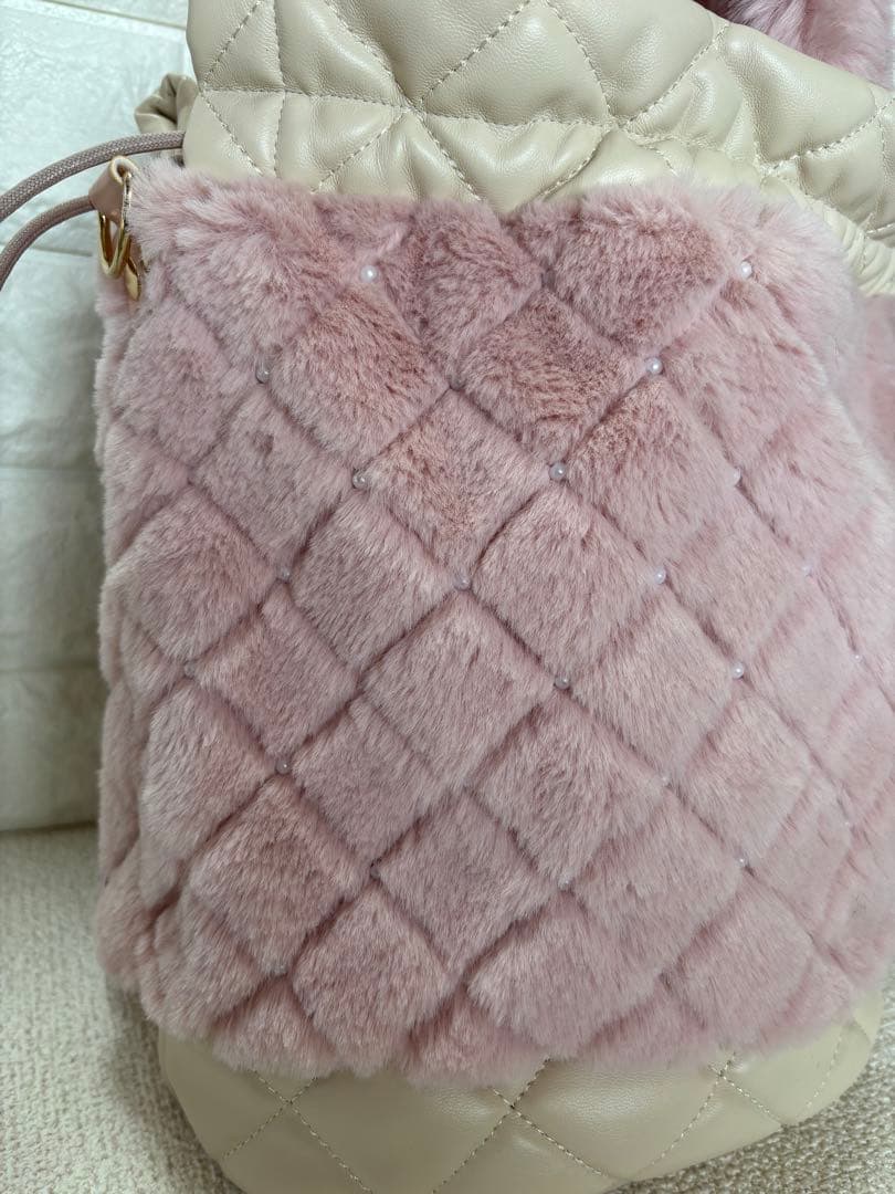 黒*こ様 コヤンイサムチョン　丸底巾着ファーバッグ　ピンク　白うさちゃん