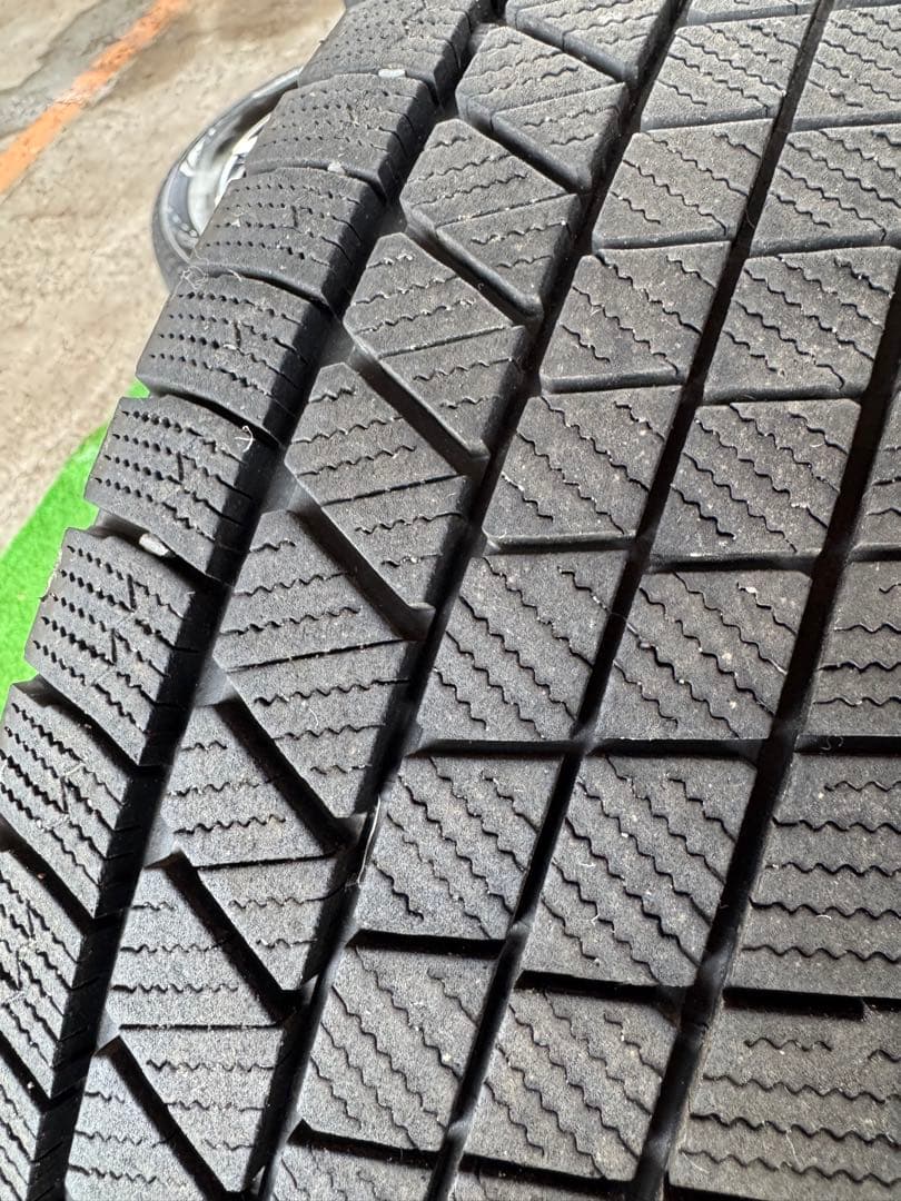 クラウンクロスオーバ一　純正スタッドレス225/55R19