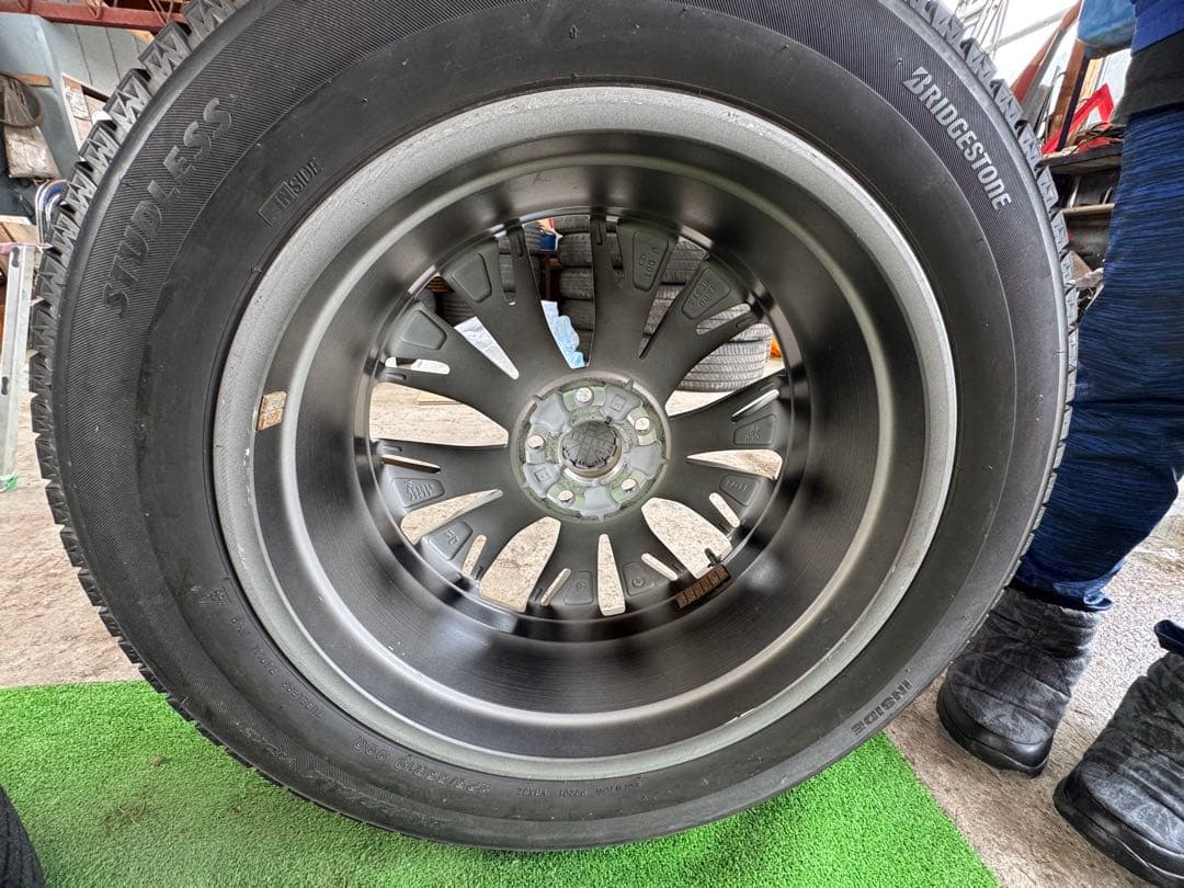 クラウンクロスオーバ一　純正スタッドレス225/55R19