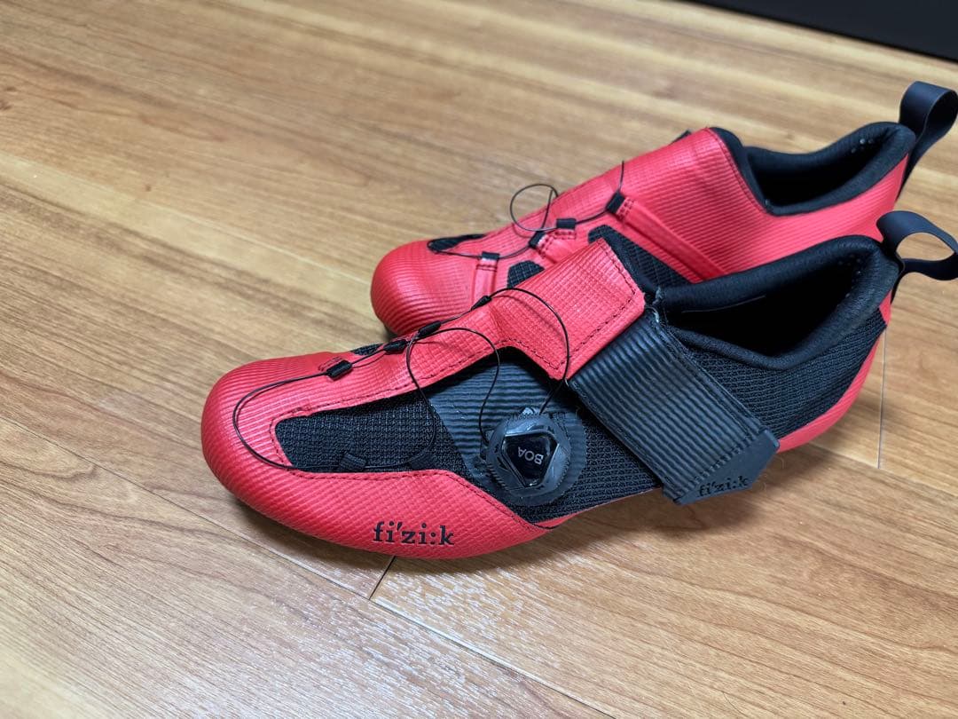 fi'zi:k フィジーク　サイクリングシューズ レッド/ブラック　26cm