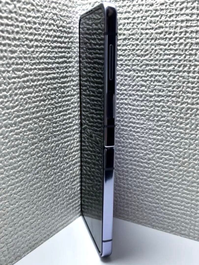 Galaxy Z Flip4 CASETiFY付き