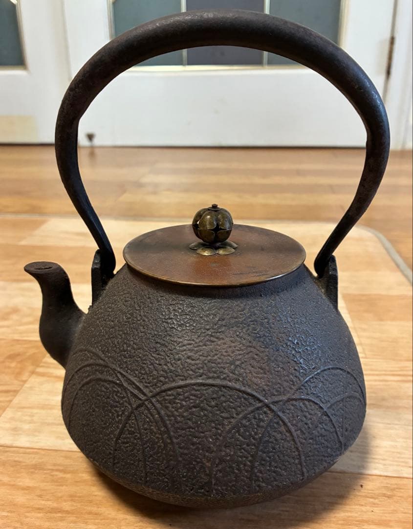 龍文堂鉄瓶　在銘