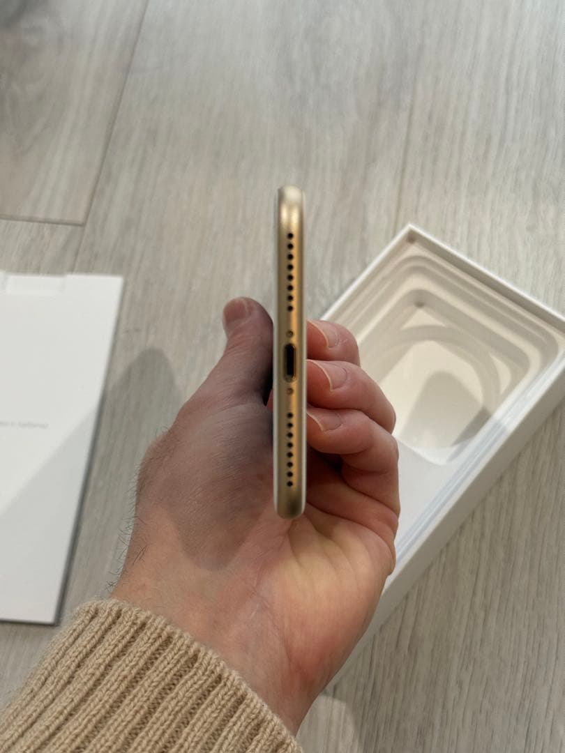 iPhone 7 Plusゴールド128GB 箱付付属品なし docomoロック