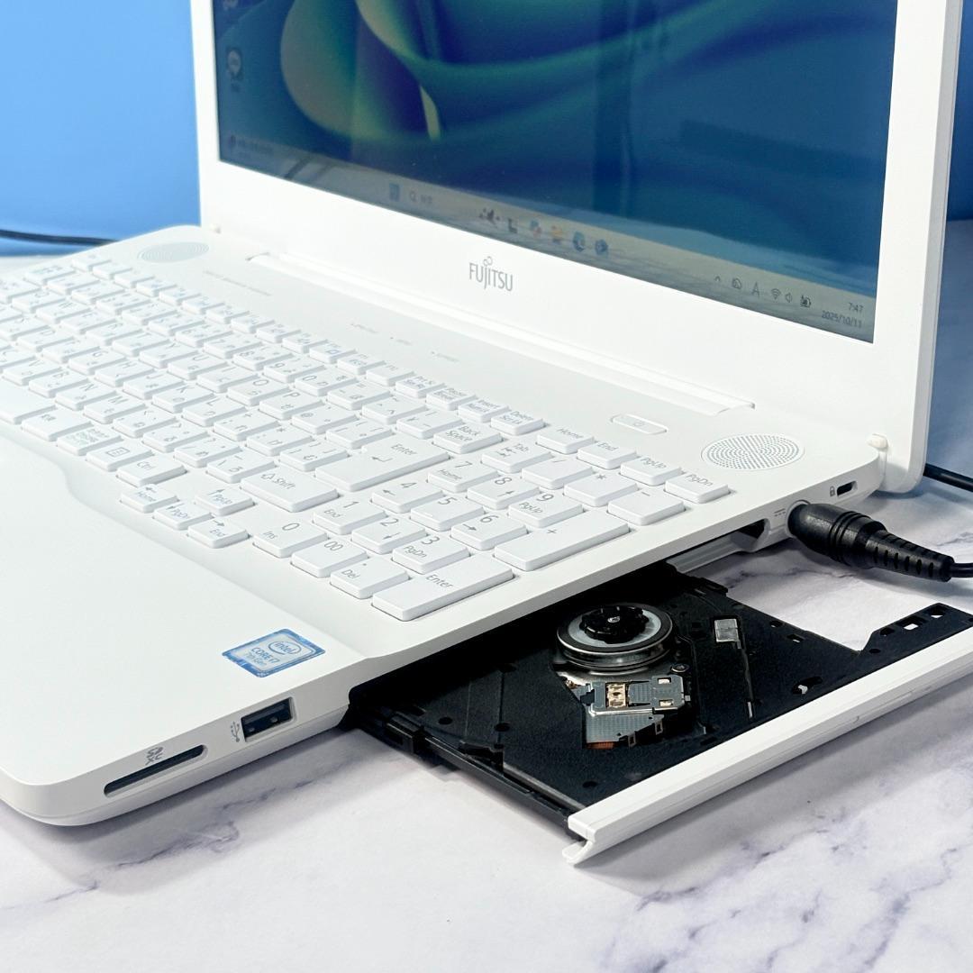 美品！Corei7・16GB・SSD・DVD・ホワイト・ノートパソコン