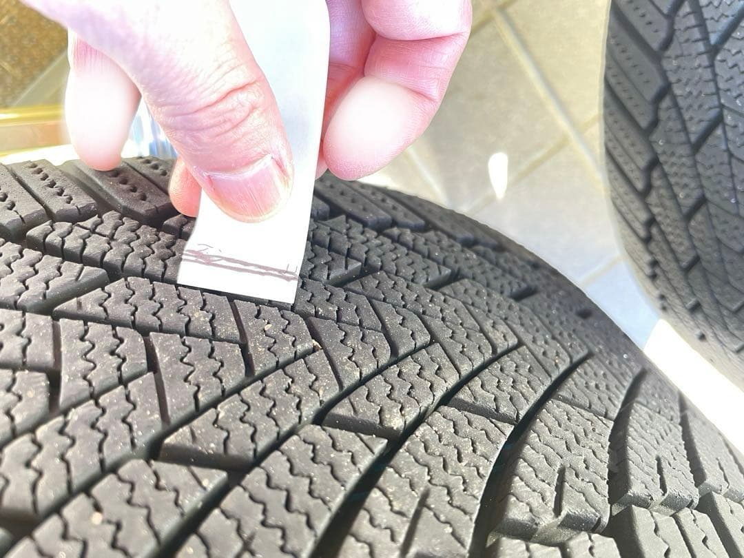 スタッドレスタイヤ、18インチ ホイール4本セット　ガリ傷無し　使用期間3ヶ月