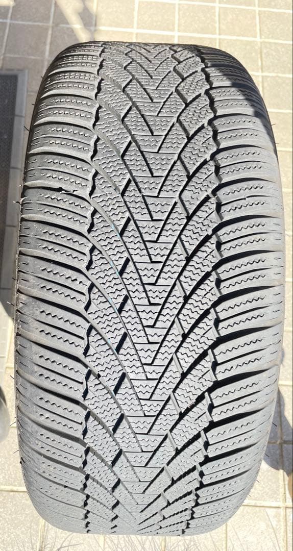 スタッドレスタイヤ、18インチ ホイール4本セット　ガリ傷無し　使用期間3ヶ月
