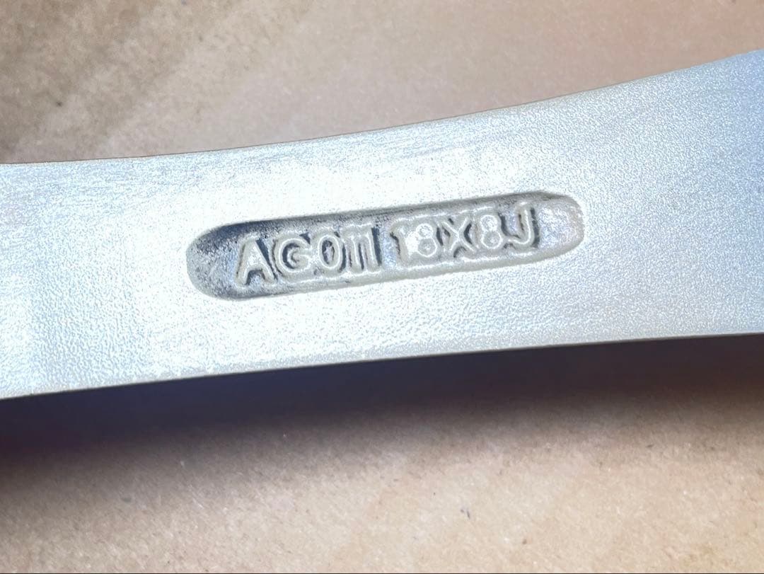 スタッドレスタイヤ、18インチ ホイール4本セット　ガリ傷無し　使用期間3ヶ月