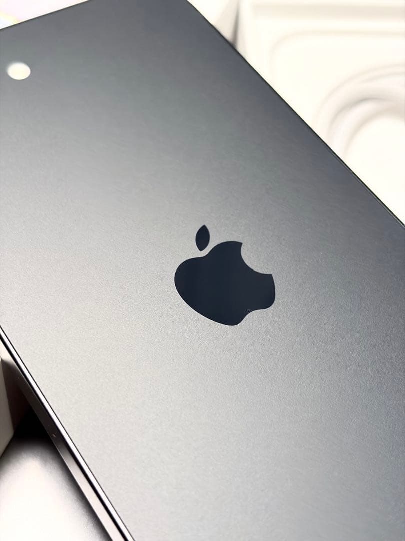 美品Apple iPhone 16e ブラック 本体 BT100% SIMフリー