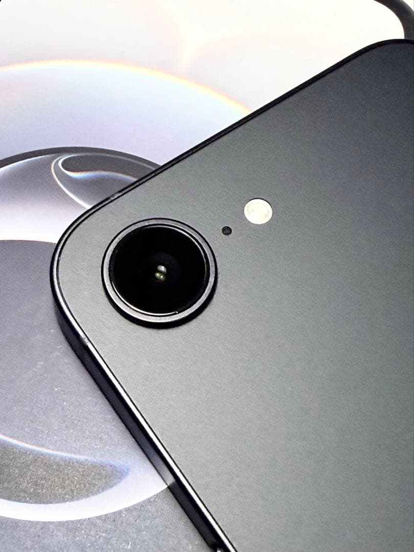 美品Apple iPhone 16e ブラック 本体 BT100% SIMフリー