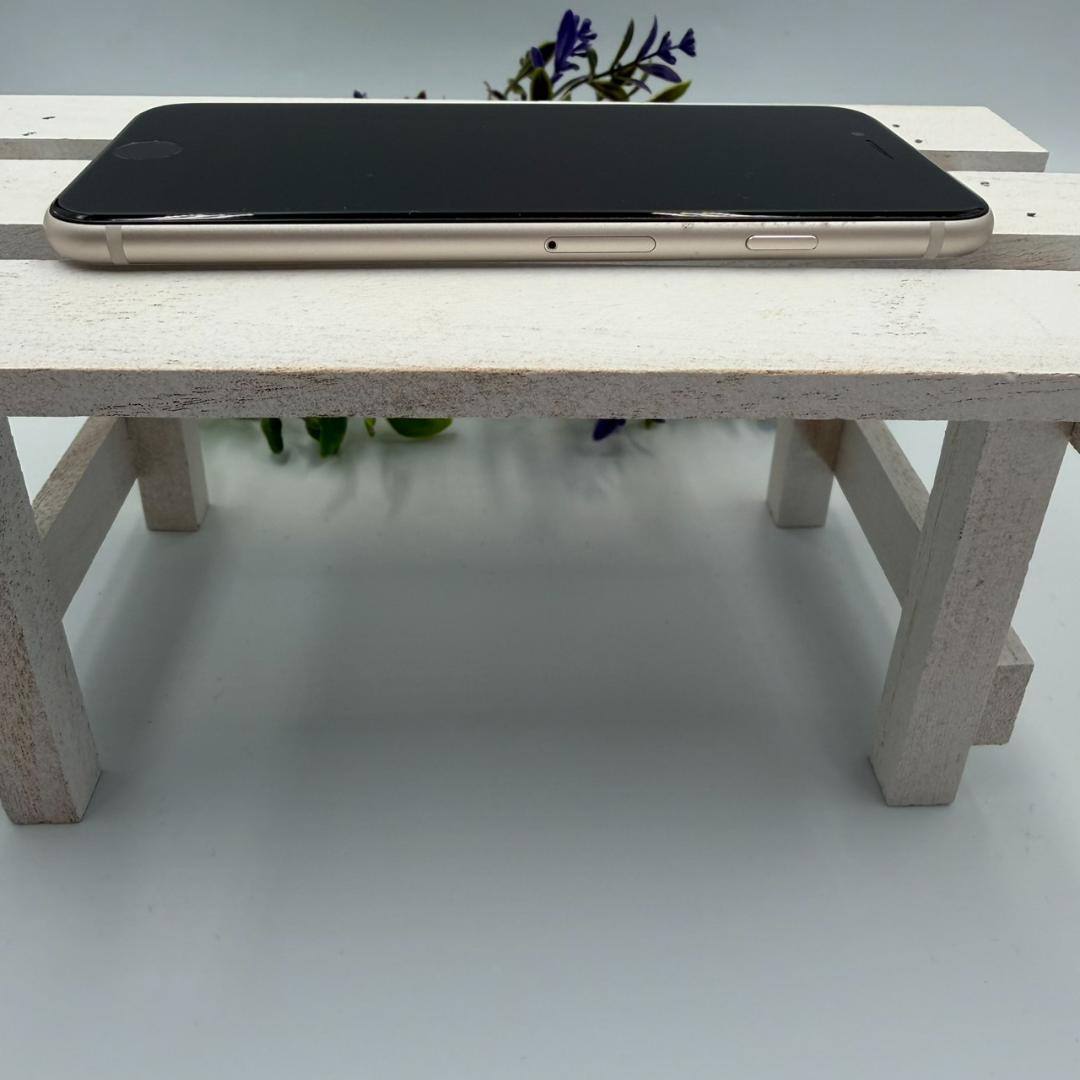 【美品】iPhone SE第3世代 64GB スターライト 323