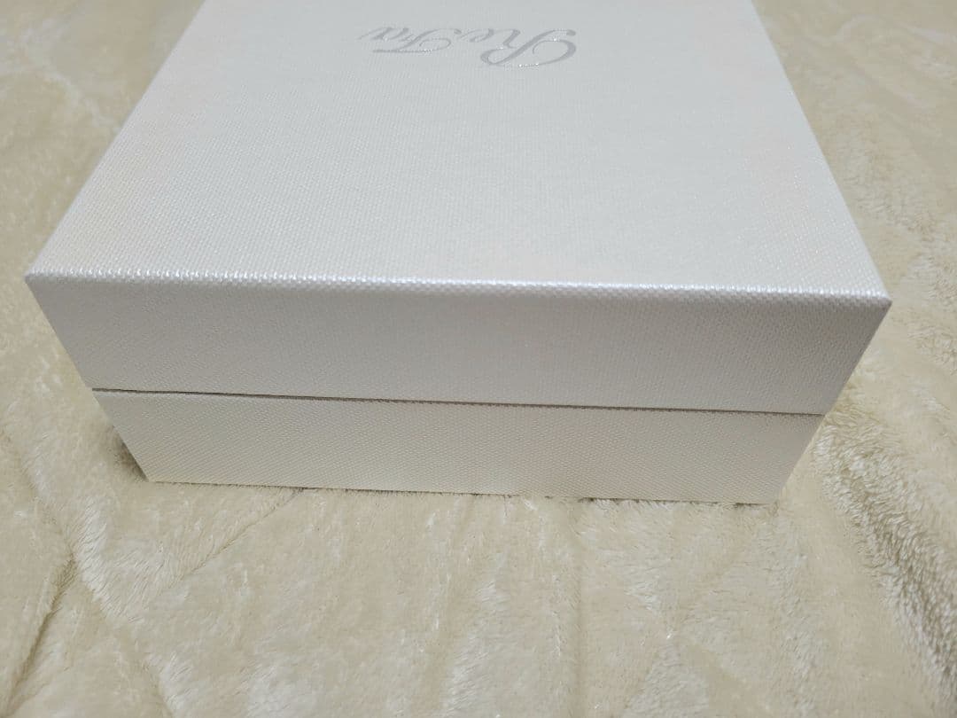 yui様　新品　リファ　フォーカラット　ReFa 4 CARAT　ショッパー付き