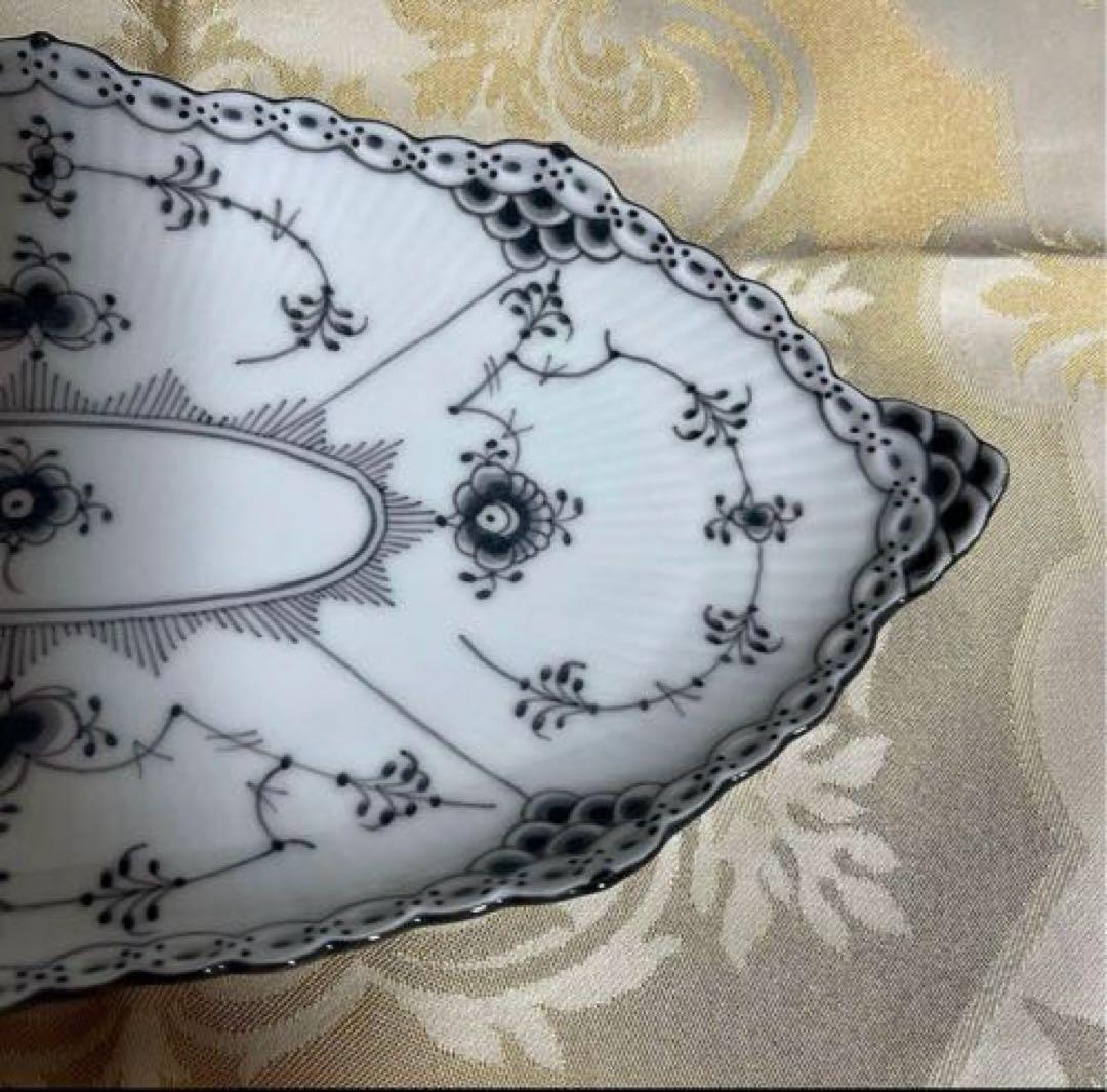 新春特別価格　ロイヤルコペンハーゲン　ブラック　ハーフレース　ピックルディッシュ