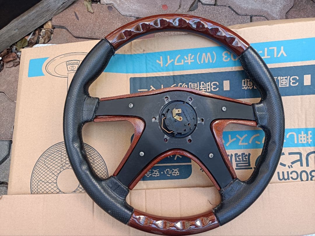 NARDI ナルディ　 ウッド・レザーステアリング　36.5cm