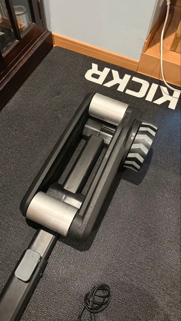 バ*薇様 Wahoo KICKR ROLLR 純正マット付き