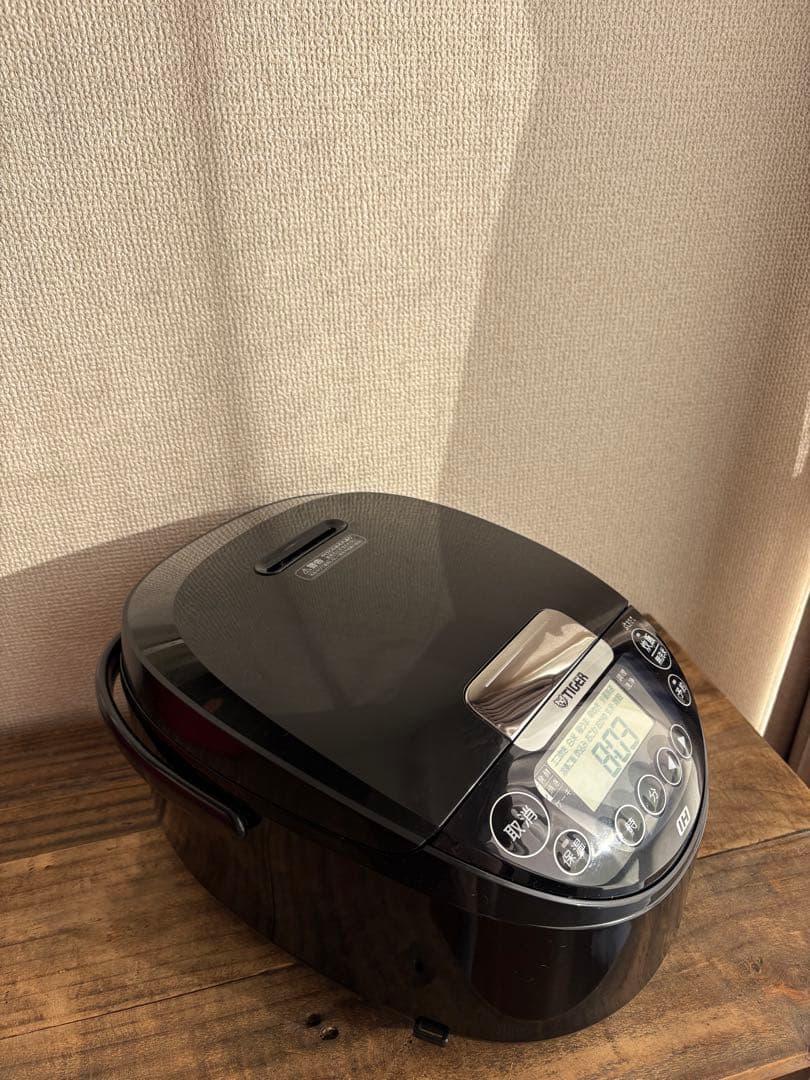 2025年製　TIGER IHジャー炊飯器〈炊きたて〉JPW-H100